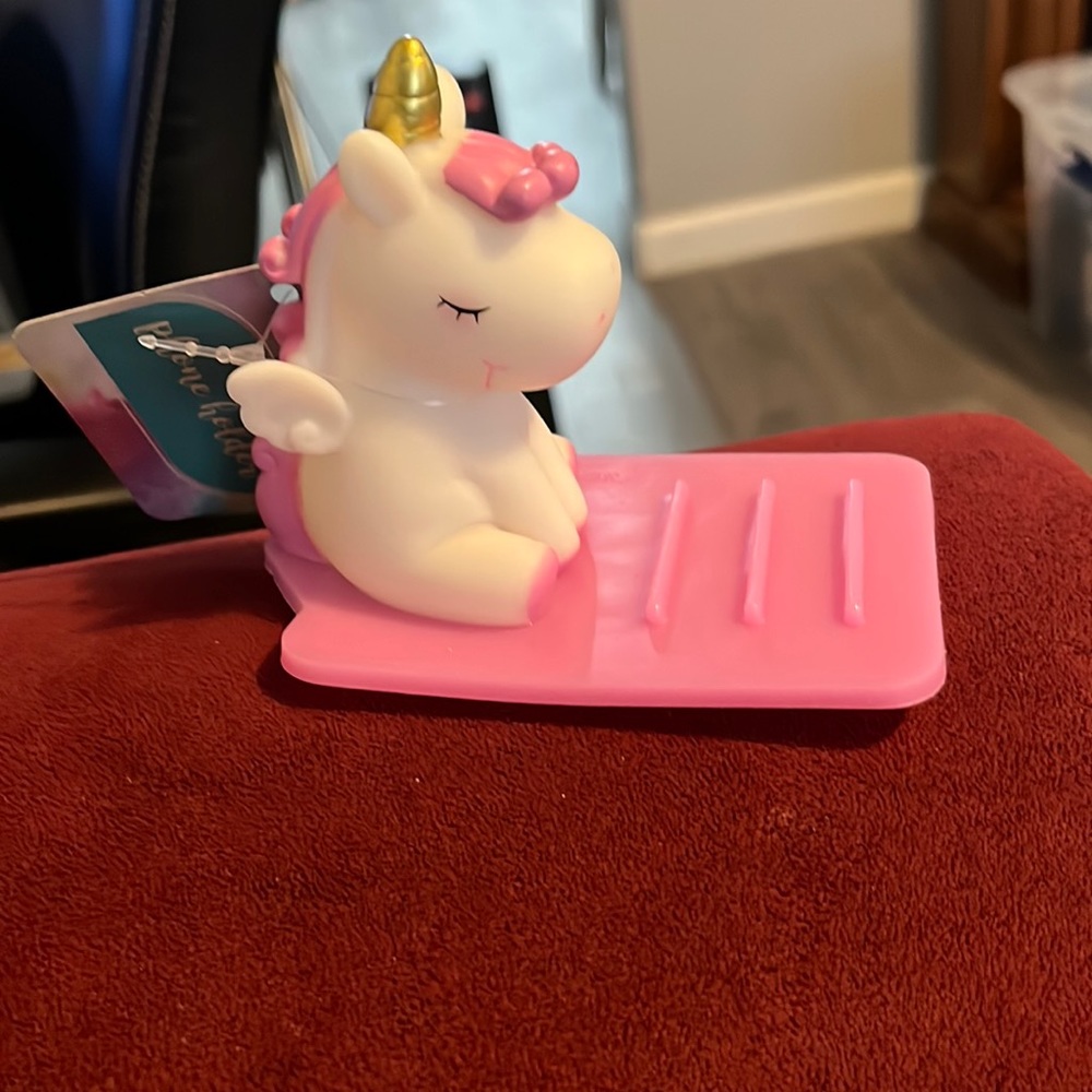 Beautiful pink unicorn phone holder.